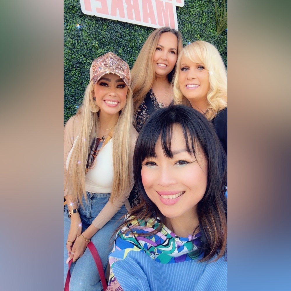 👭👚🧥👗👜👛👒👠👡👢 - Picture 6 of 10
